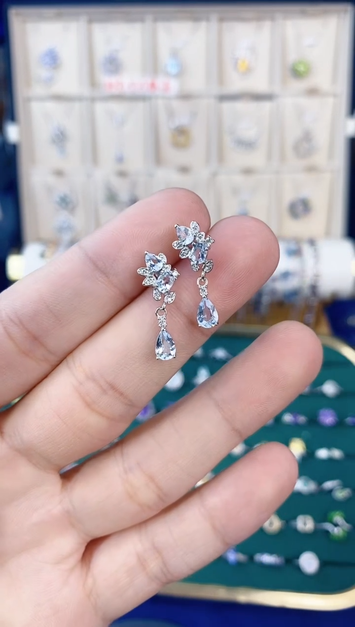 【闪购商品】海蓝宝石耳钉银S925镶嵌带证书