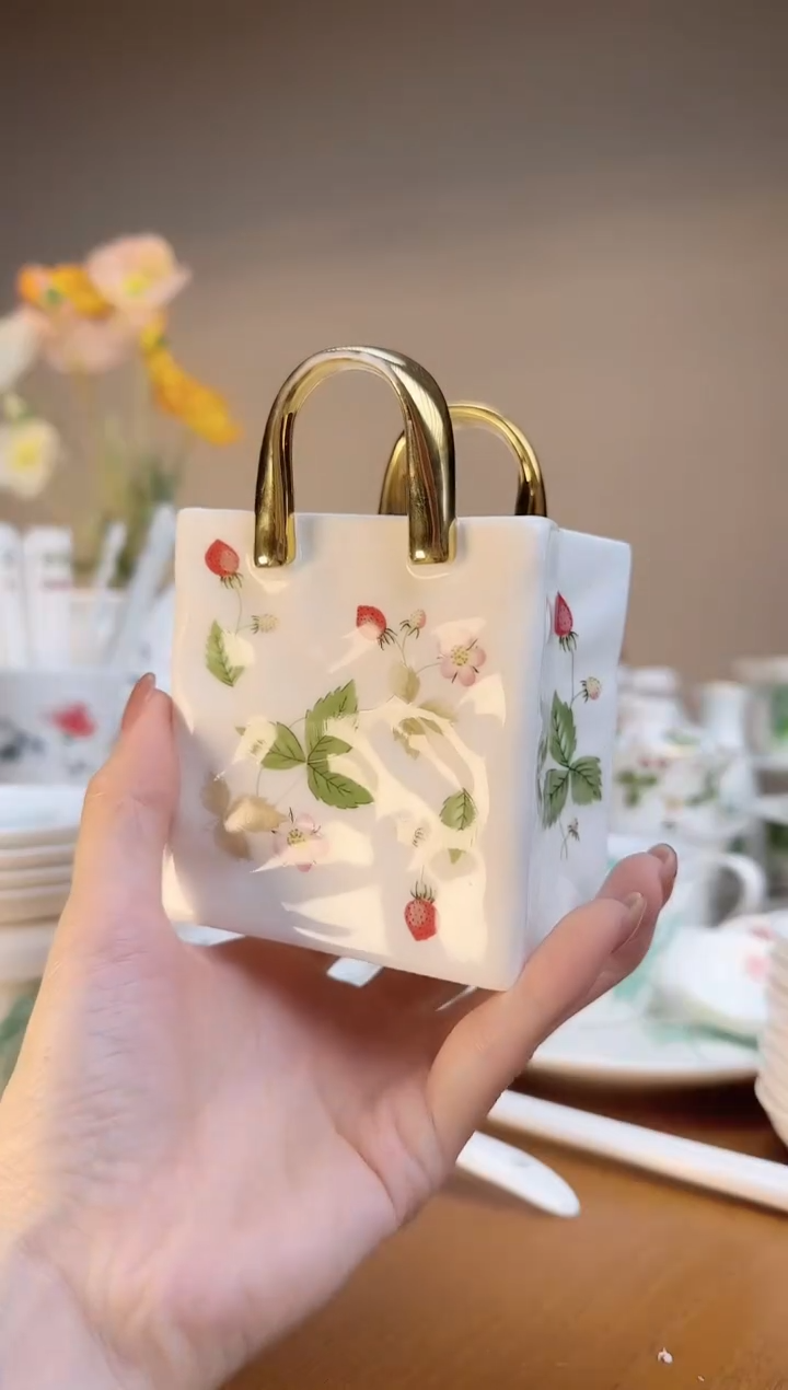 【闪购商品】莓高骨瓷提篮小包莓高骨瓷提篮小包