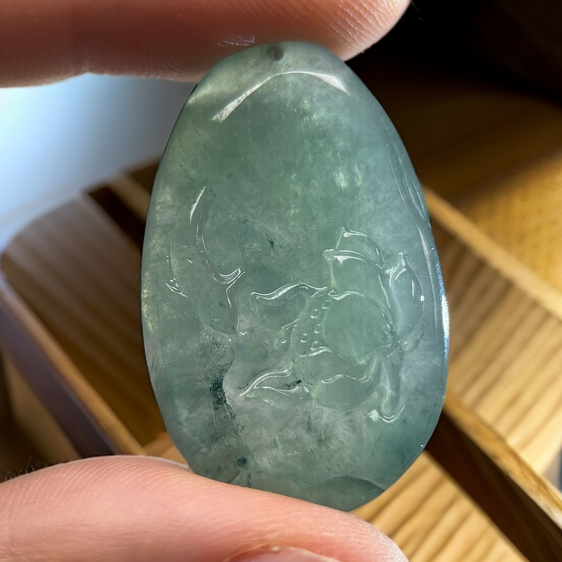 晴底荷花鱼女士小吊坠