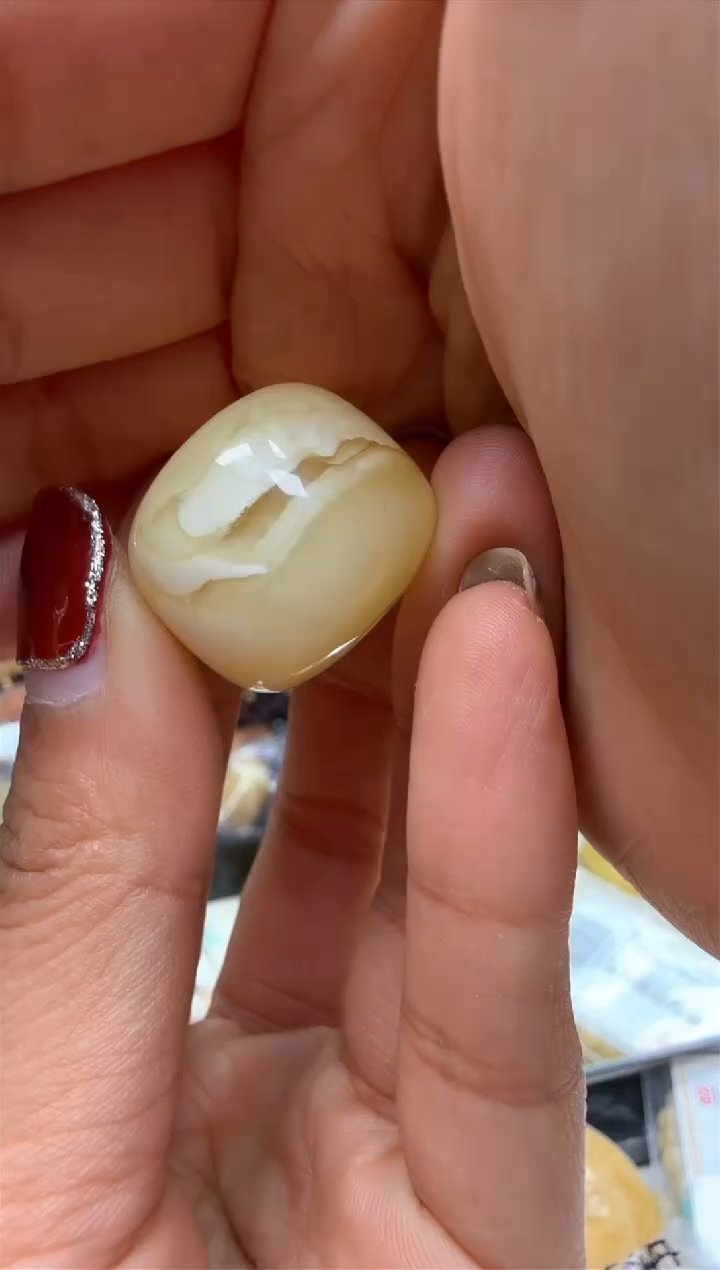 【闪购商品】琥珀裸石未镶嵌墩子