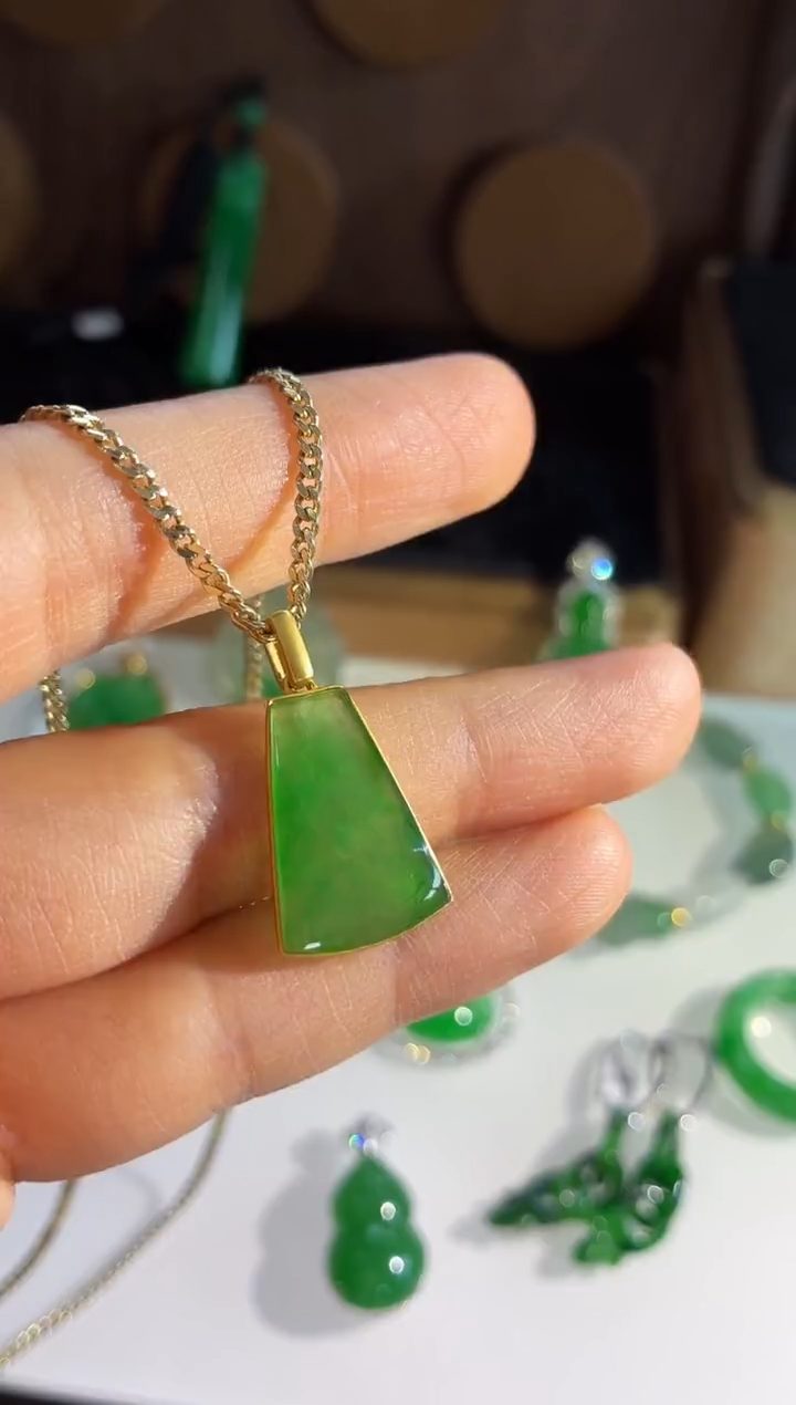 吊坠(不含链)18K金镶嵌翡翠吊坠