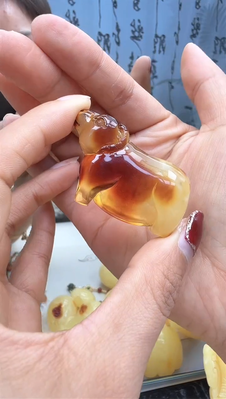 【闪购商品】琥珀裸石未镶嵌挂坠