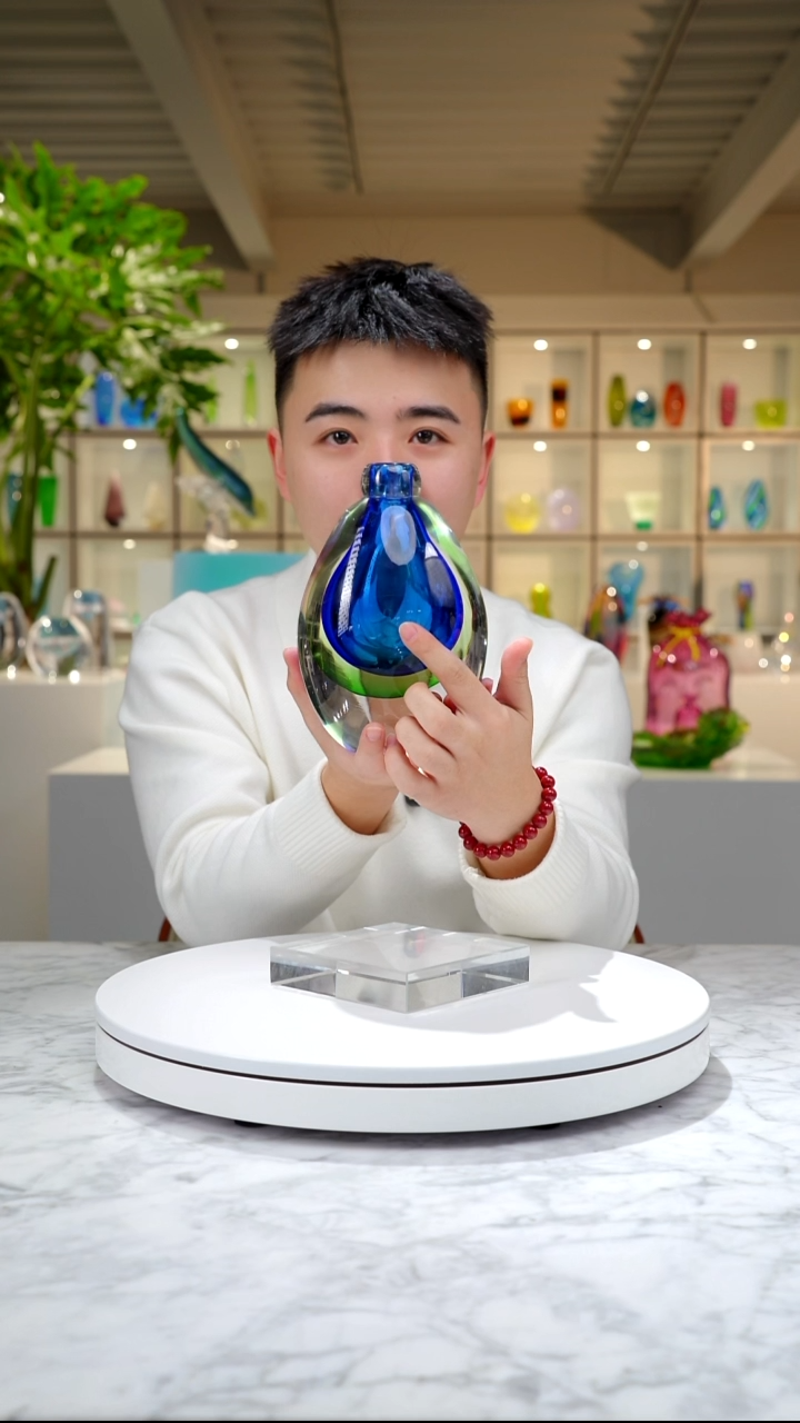 摆件宝石蓝双色反影设计款香薰瓶