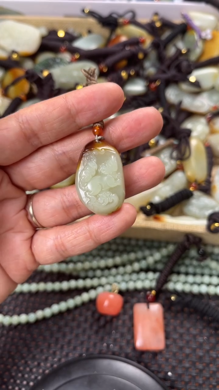 【闪购商品】和田玉颈饰未镶嵌多样性发货没有证书拍一发一有瑕