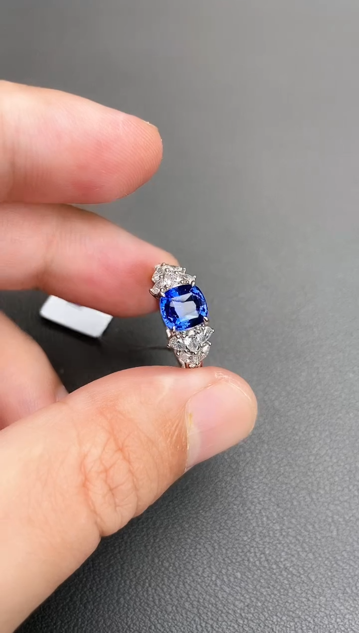 戒指蓝宝石18K金镶嵌2.0ct/皇家蓝/七天鉴赏