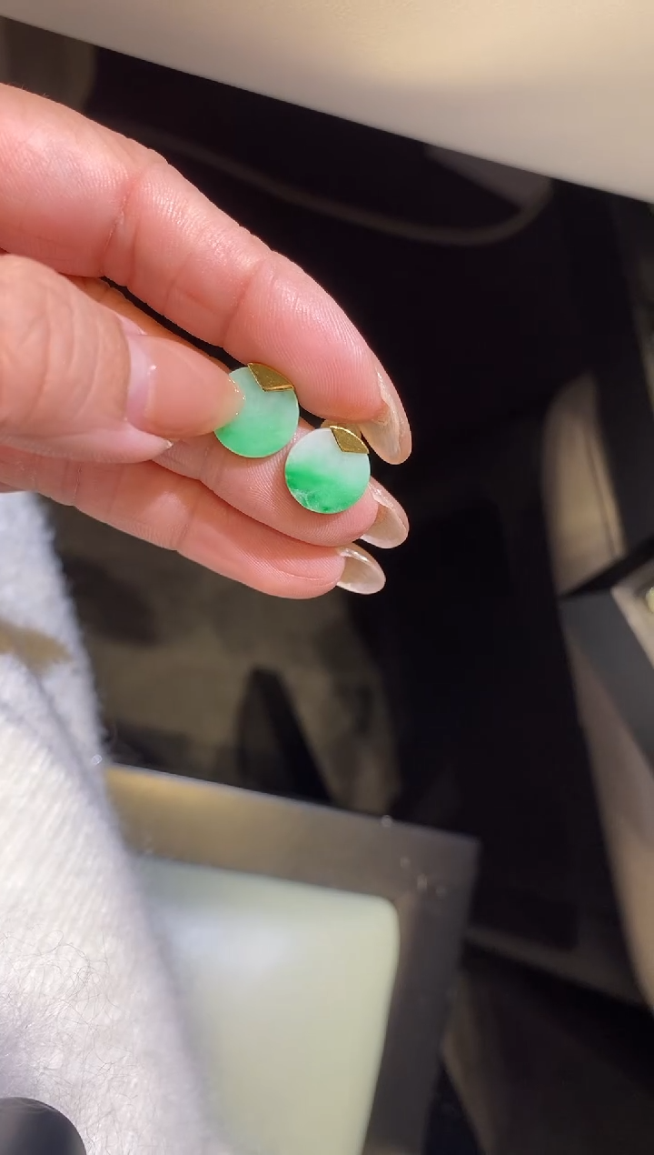 18K金镶嵌翡翠耳饰耳钉