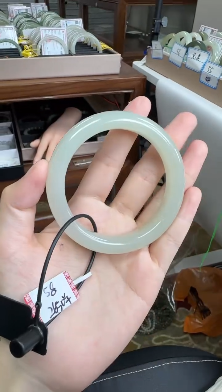 未镶嵌手镯和田玉58