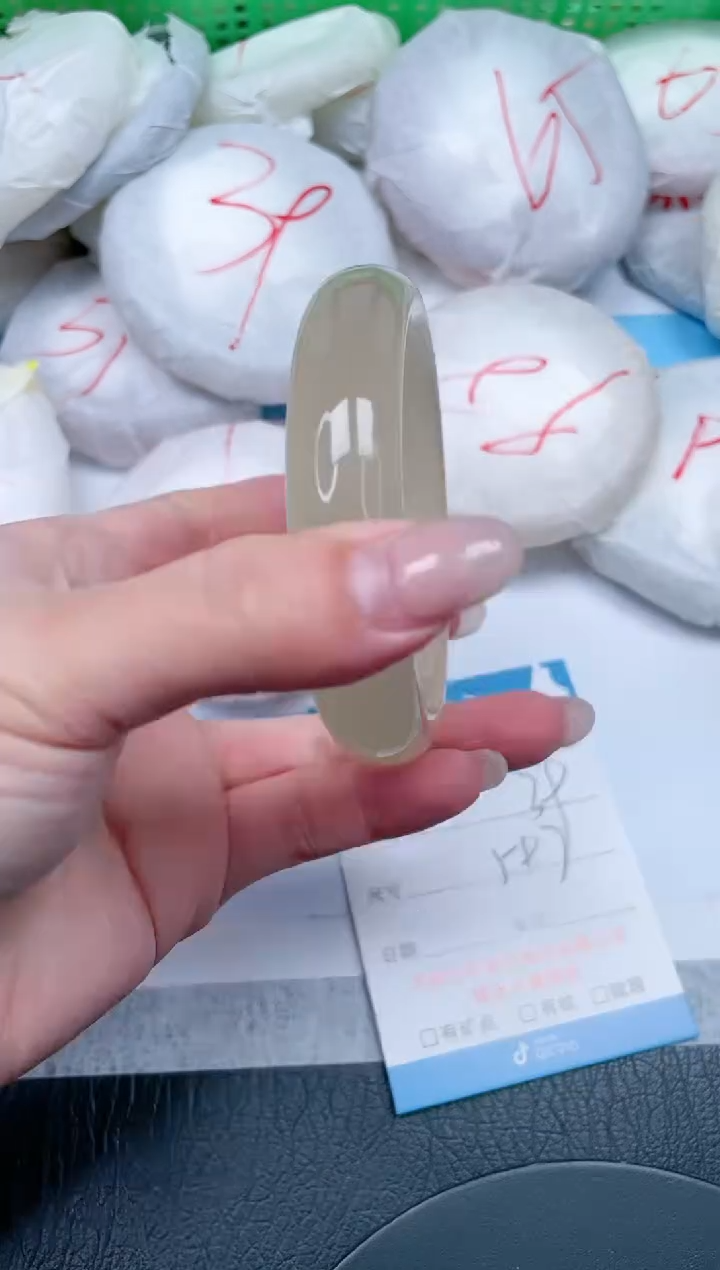 【闪购商品】石英质玉手镯未镶嵌360-59.7