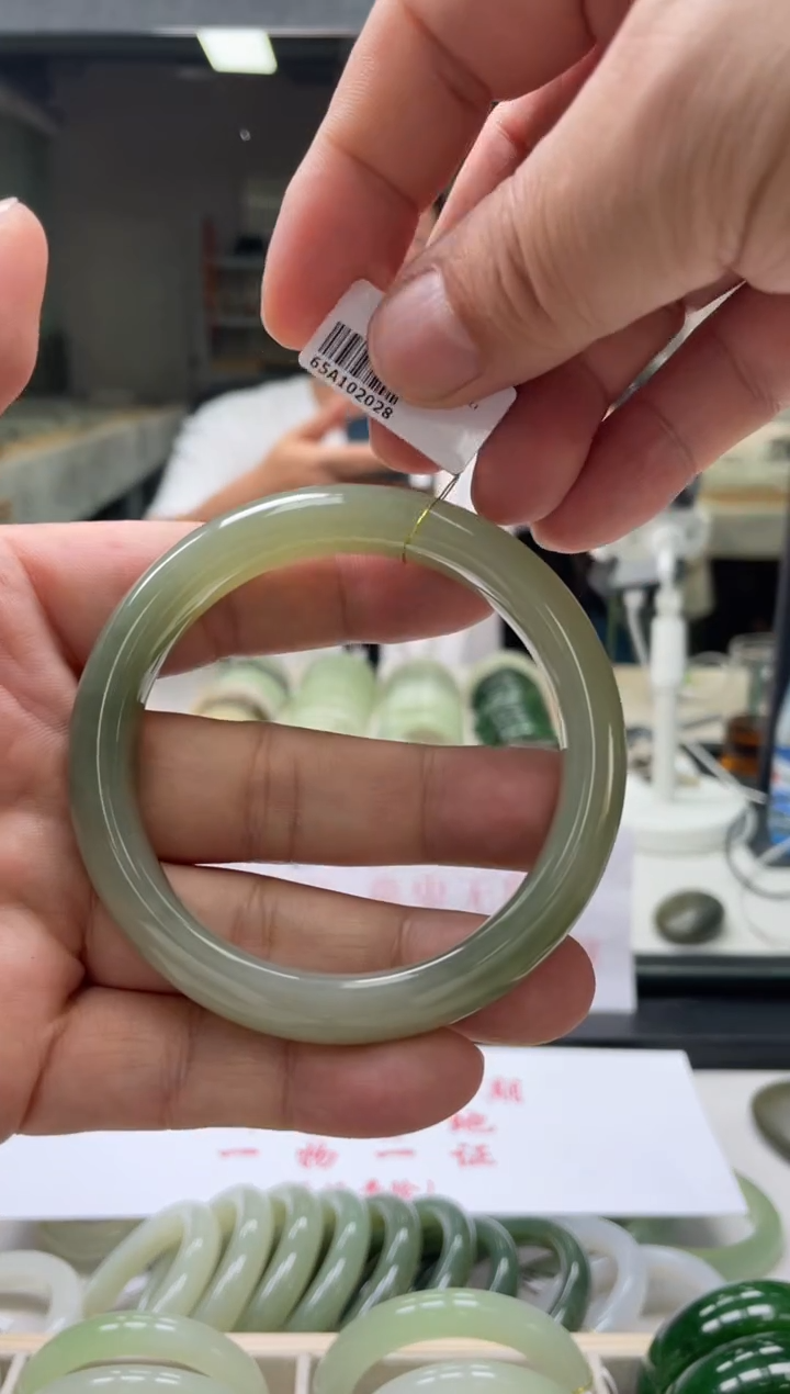 【闪购商品】和田玉手镯未镶嵌编码2028 圈口60-61