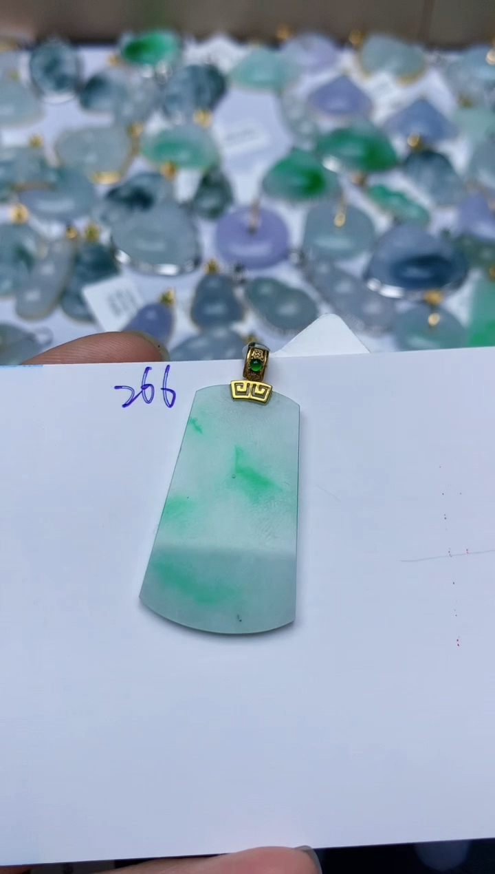 【闪购商品】翡翠颈饰18K金镶嵌天然翡翠A货  