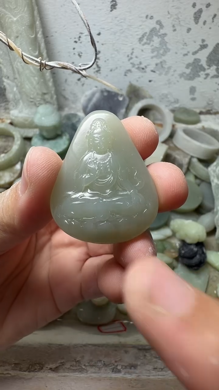 颈饰未镶嵌和田玉观音 