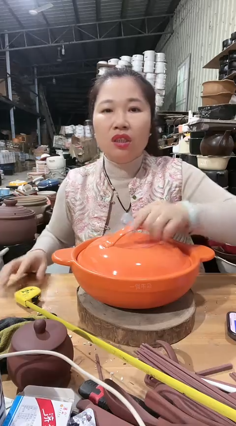 陶瑕疵橙色浅煲带盖