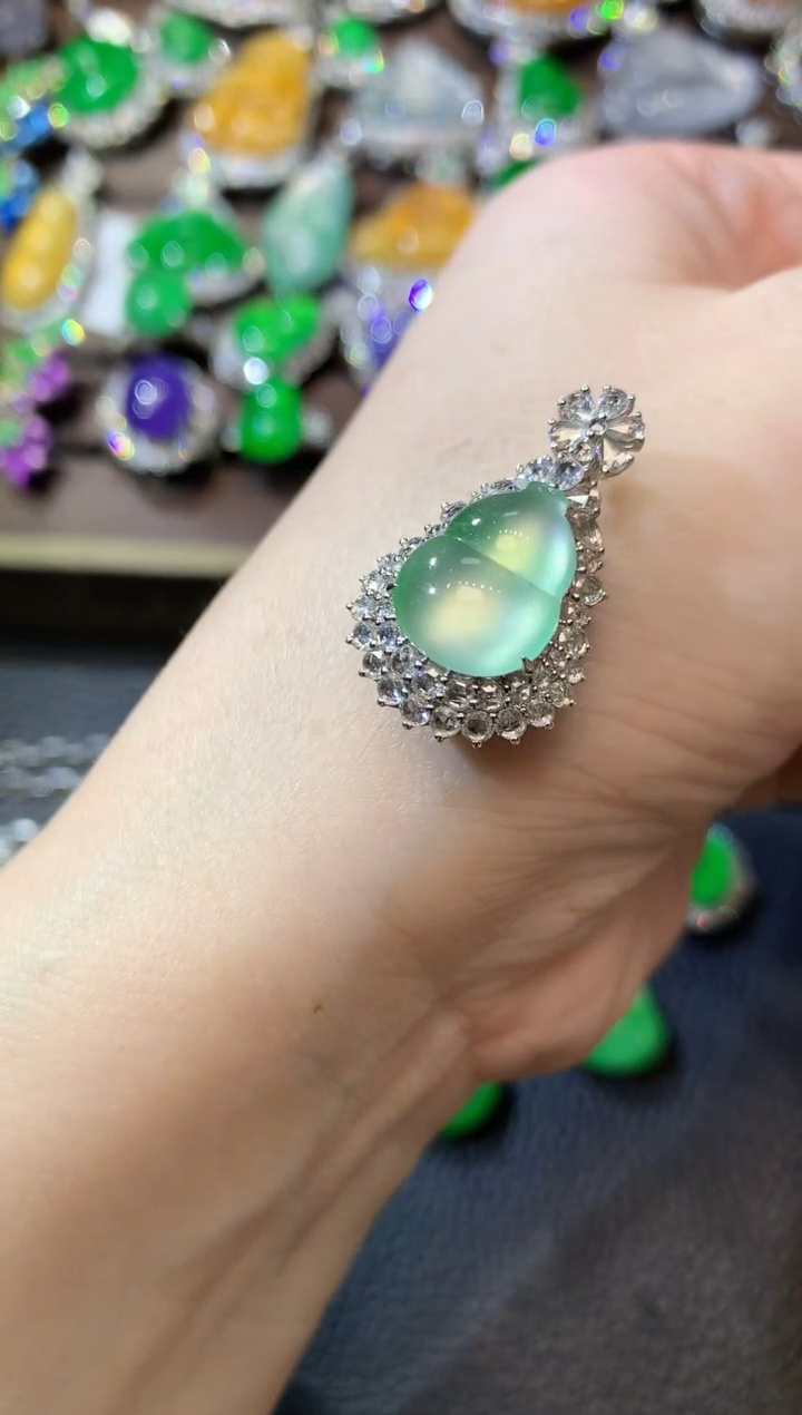 【闪购商品】翡翠吊坠(不含链)18K金镶嵌C83   