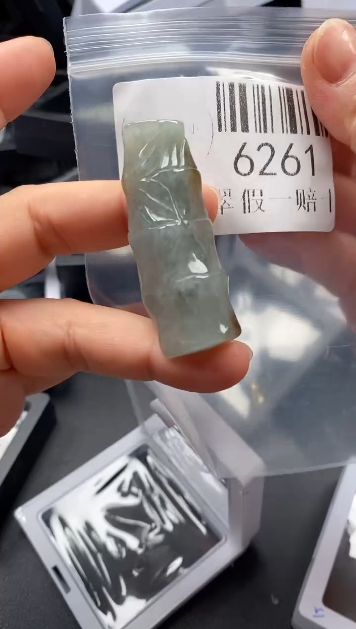 翡翠未镶嵌吊坠(不含链)6261