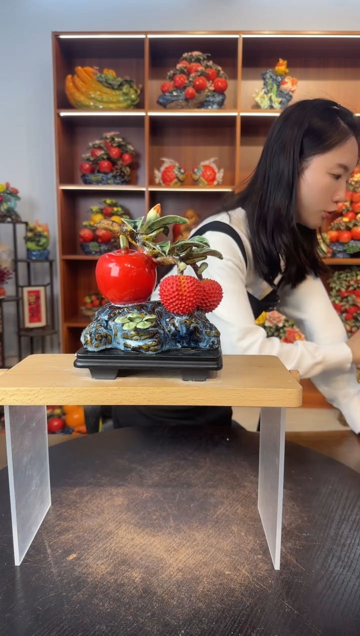 陶瓷有底座苹果荔枝摆件