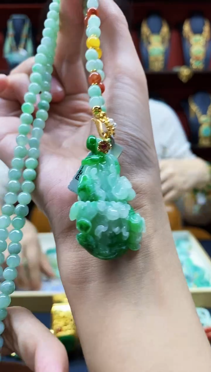 颈饰未镶嵌翡翠吊坠