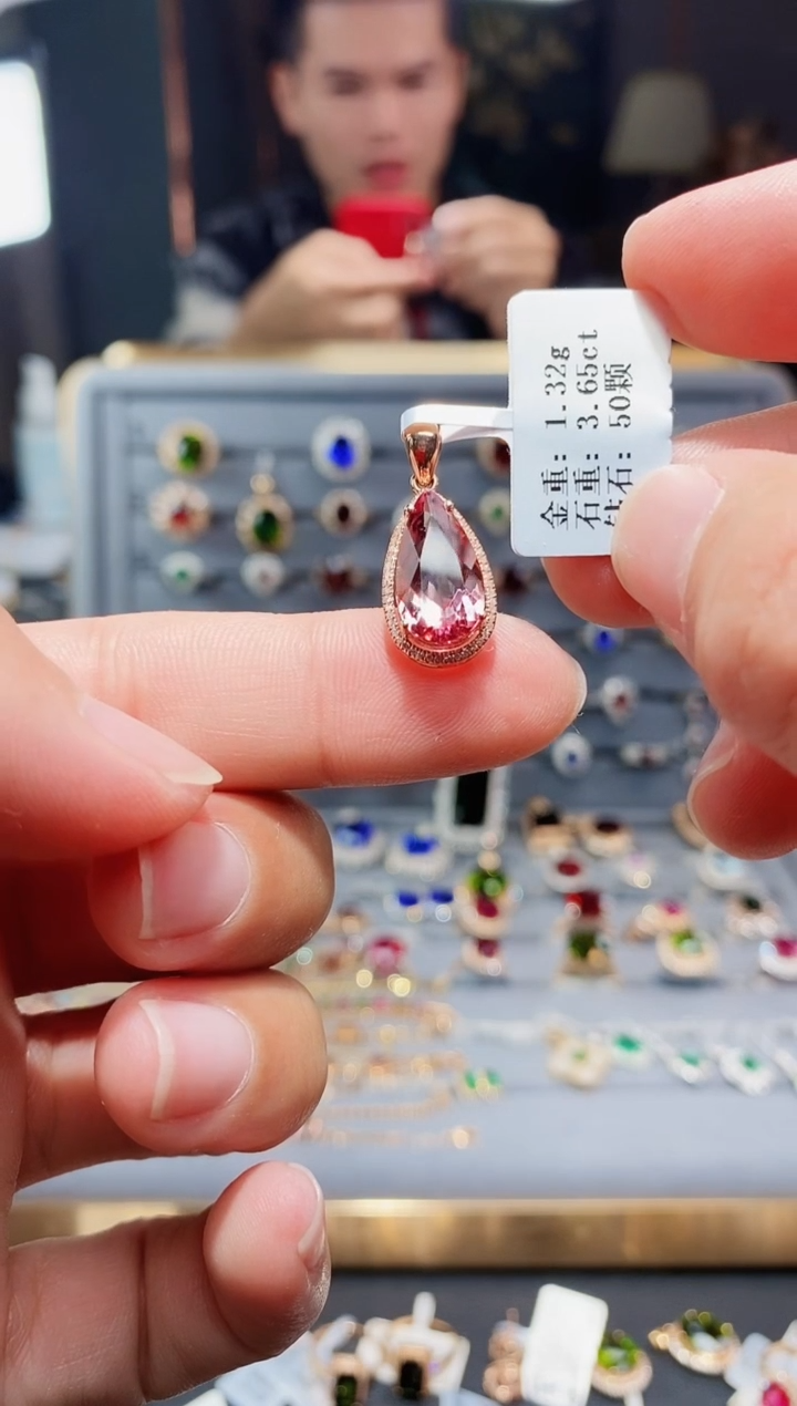 【闪购商品】碧玺颈饰18K金镶嵌3.65..