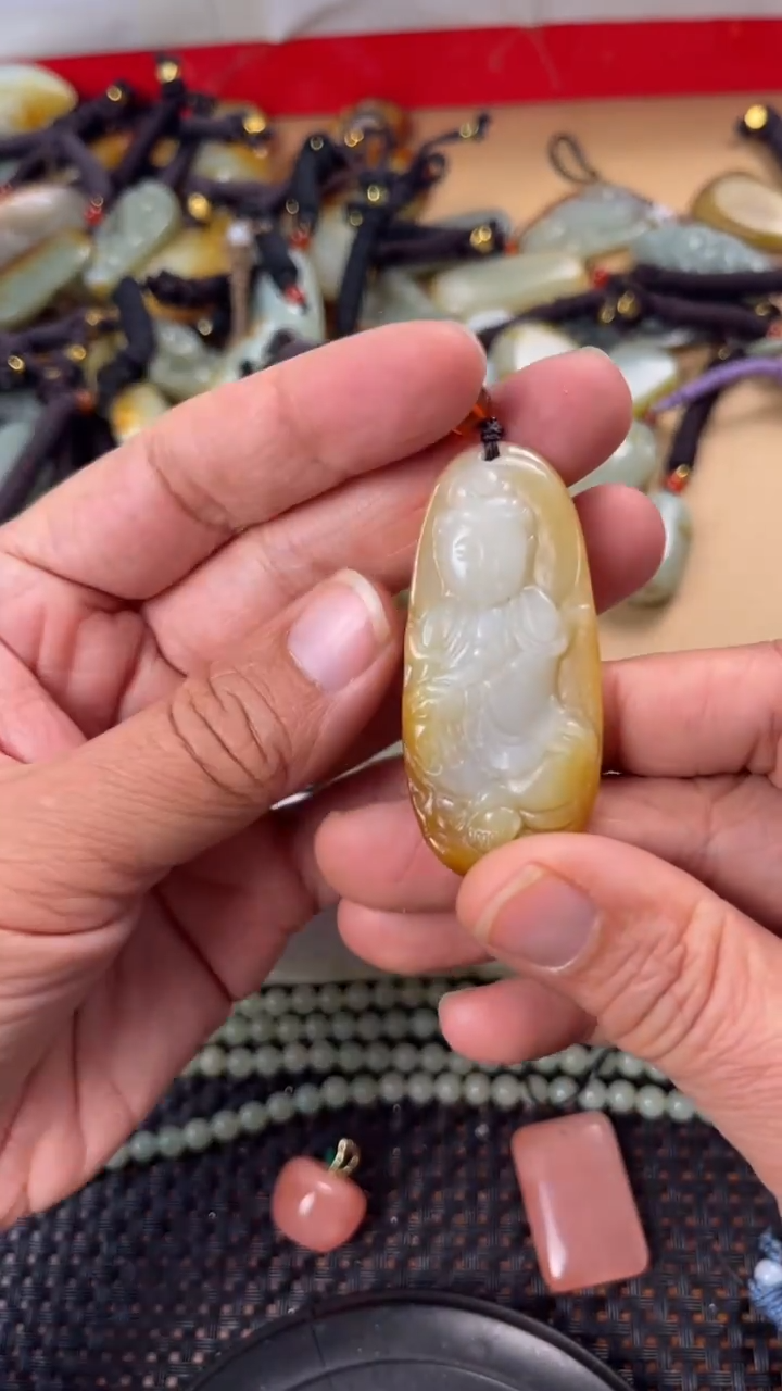 【闪购商品】和田玉颈饰未镶嵌多样性发货没有证书拍一发一有瑕