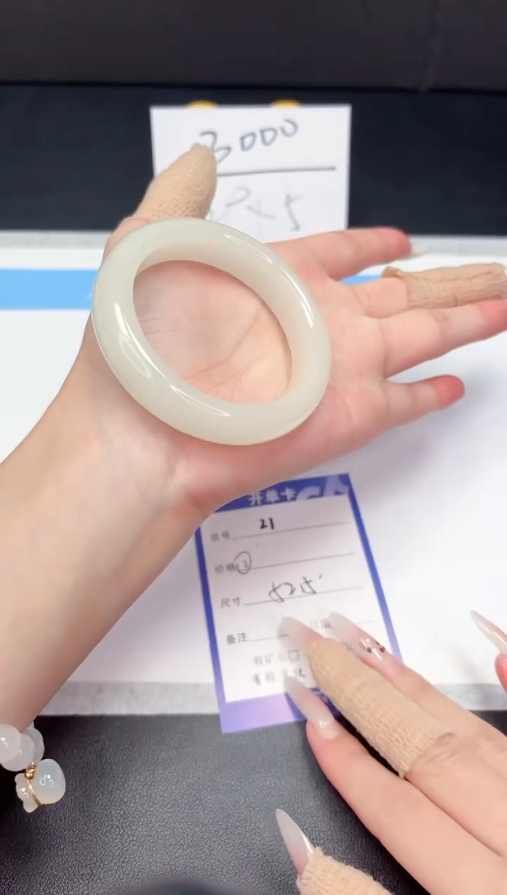 【闪购商品】石英质玉手镯未镶嵌21-52.5