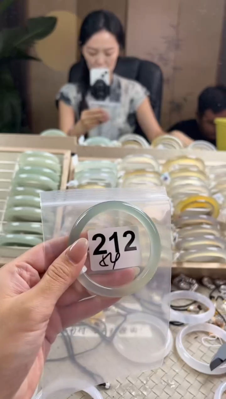 手镯玛瑙/玉髓未镶嵌212