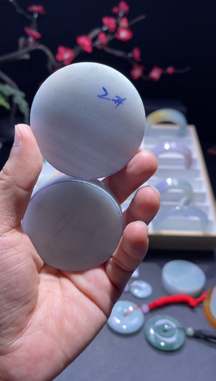 翡翠摆件未镶嵌镯心