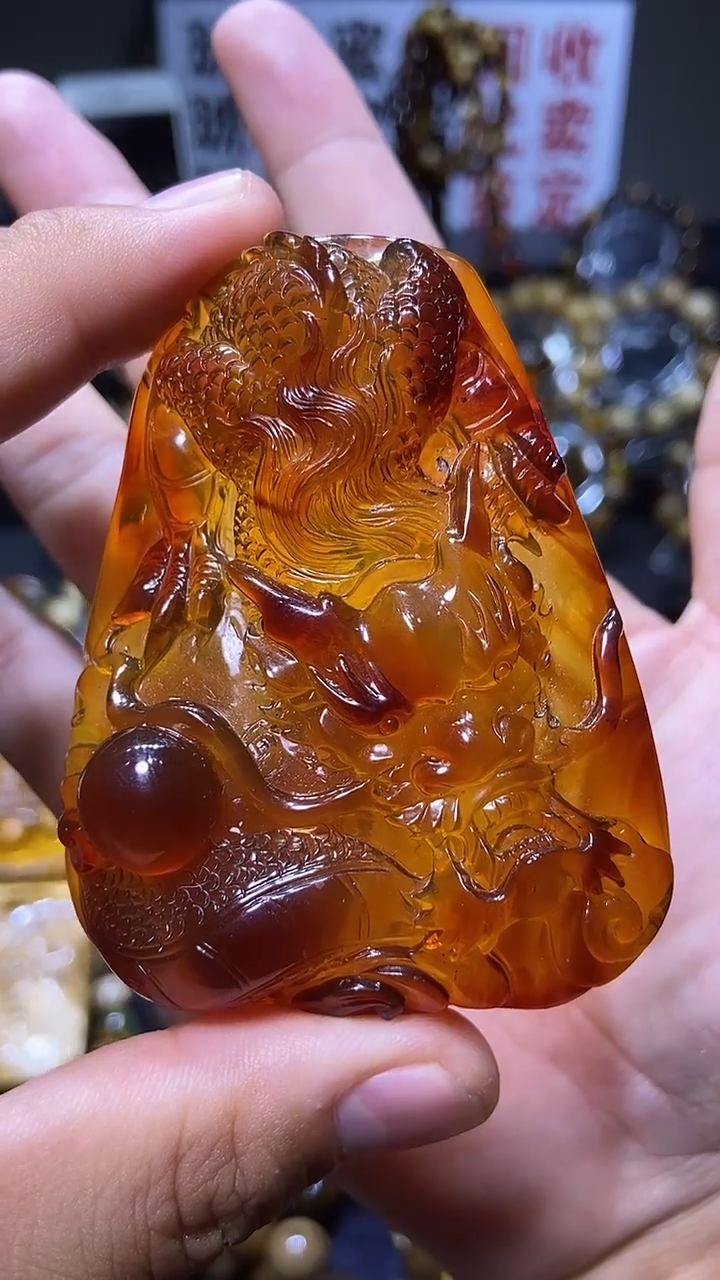 琥珀未镶嵌珠宝奇石吊坠