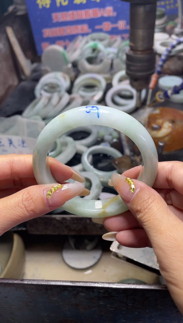 未镶嵌手镯翡翠1