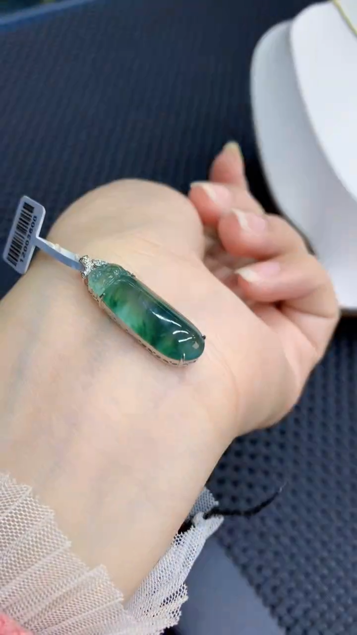 【闪购商品】翡翠颈饰18K金镶嵌            8