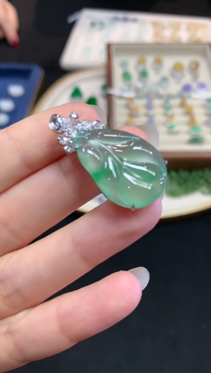 【闪购商品】翡翠吊坠(不含链)18K金镶嵌W310|49800