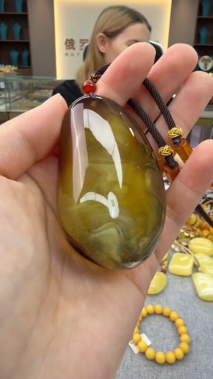 琥珀颈饰未镶嵌110号秒拍 假一罚三