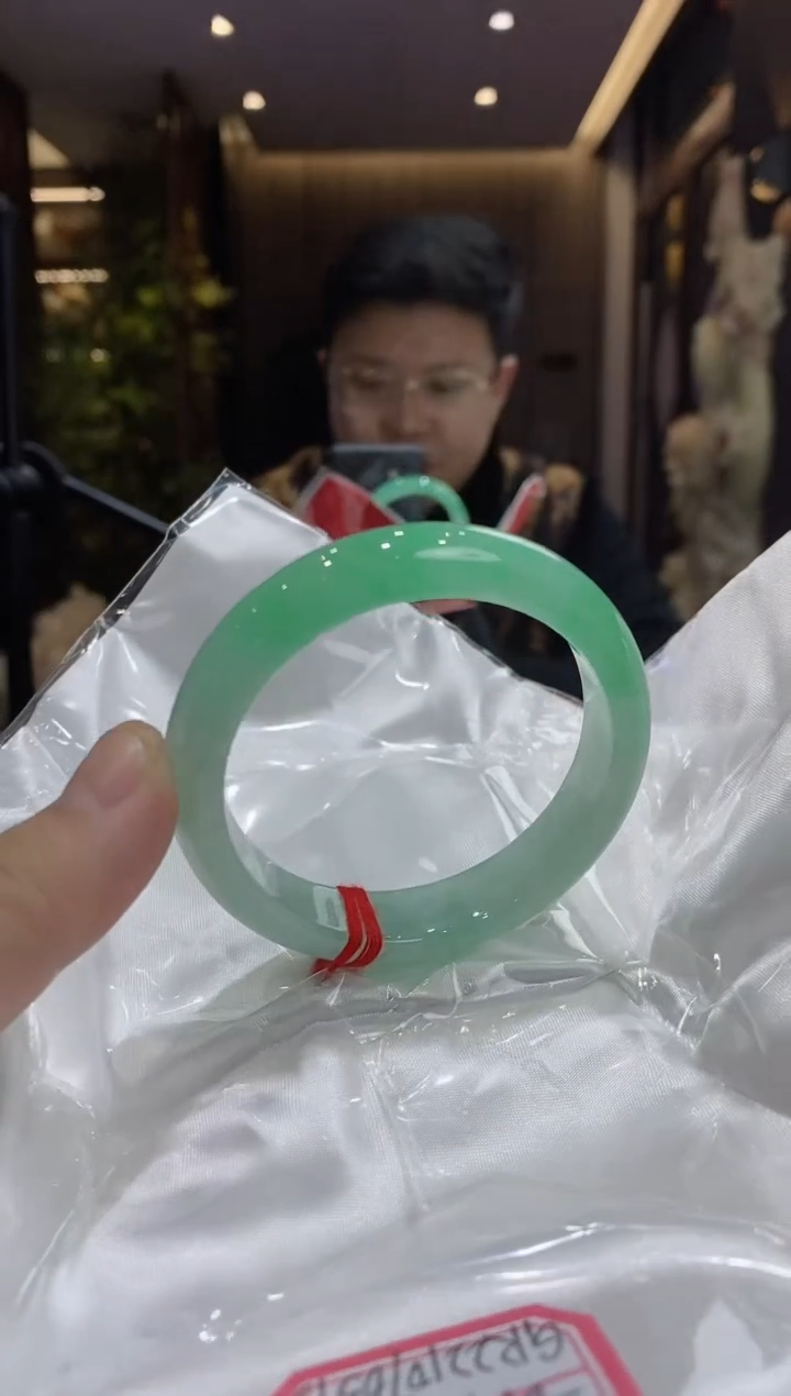 【闪购商品】翡翠手镯未镶嵌28号 圈口54-55