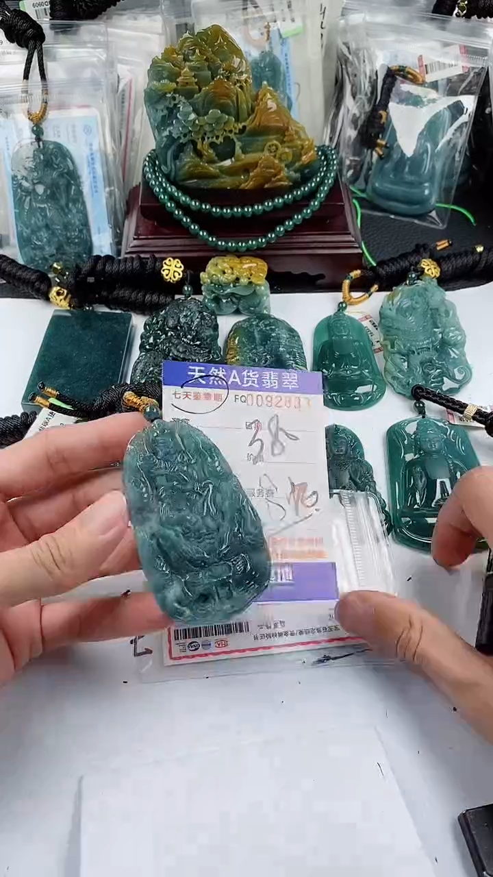【闪购商品】翡翠颈饰未镶嵌              