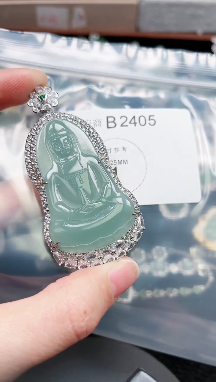 【闪购商品】翡翠颈饰未镶嵌赠皮绳2405