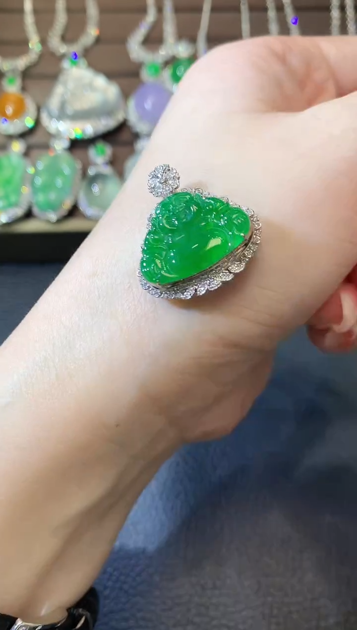 【闪购商品】翡翠吊坠(不含链)18K金镶嵌A70 