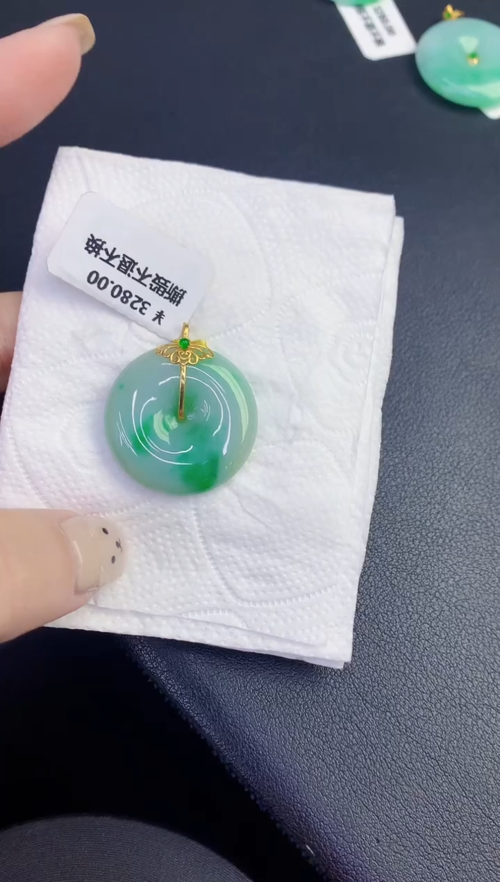 颈饰18K金镶嵌翡翠缅甸天然翡翠A货