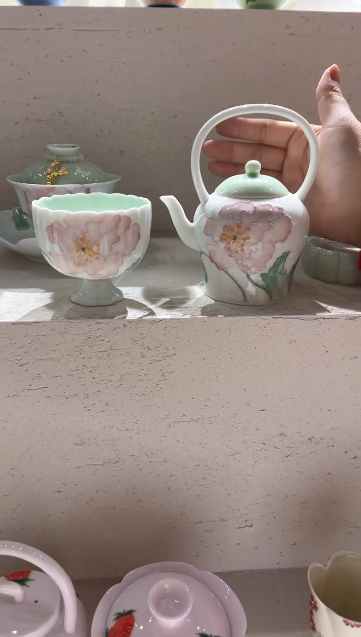 【闪购商品】泡茶壶+茶杯哈哈哈哈