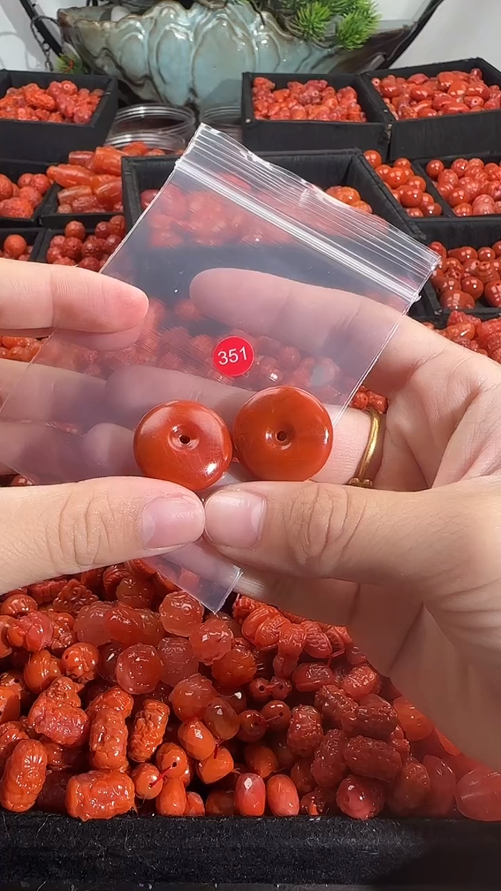 颈饰未镶嵌南红玛瑙韫****器1