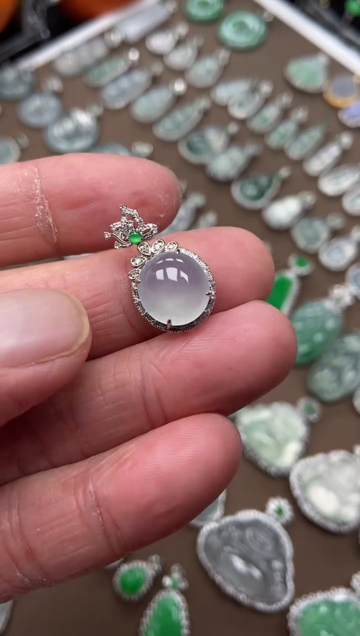 【闪购商品】翡翠吊坠(不含链)18K金镶嵌蛋面