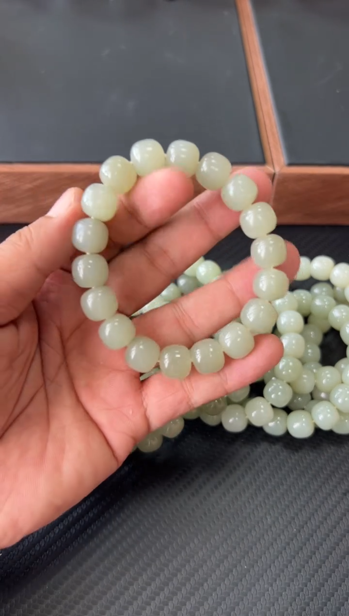 手串未镶嵌和田玉且末微色差近矿多样性发货拍一发一卡11*12j