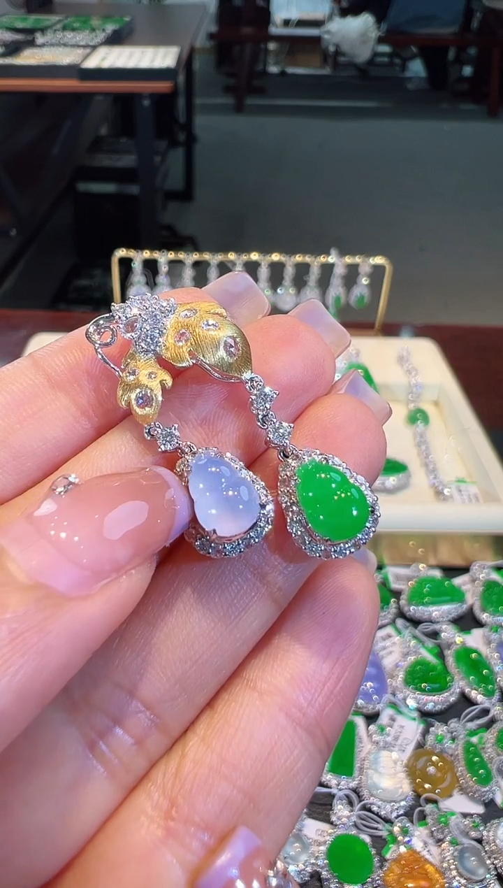 【闪购商品】翡翠吊坠(不含链)18K金镶嵌翡翠