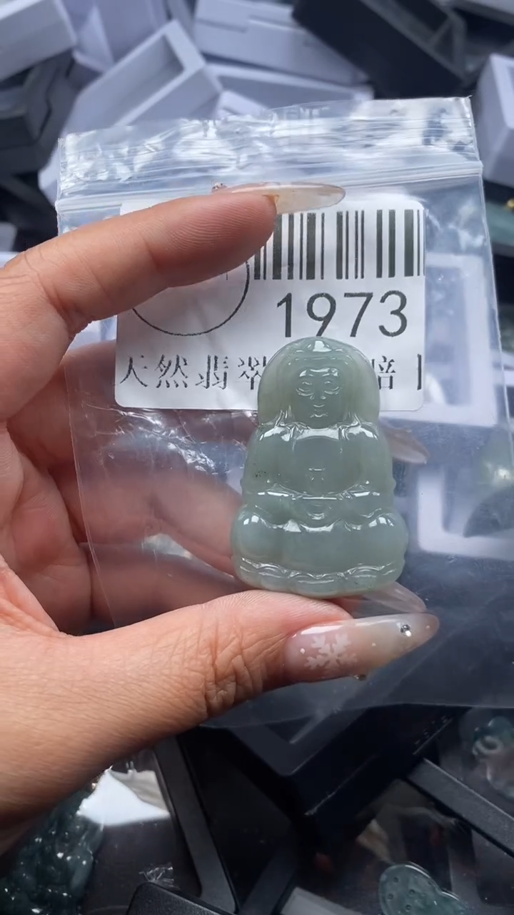 颈饰未镶嵌翡翠1973
