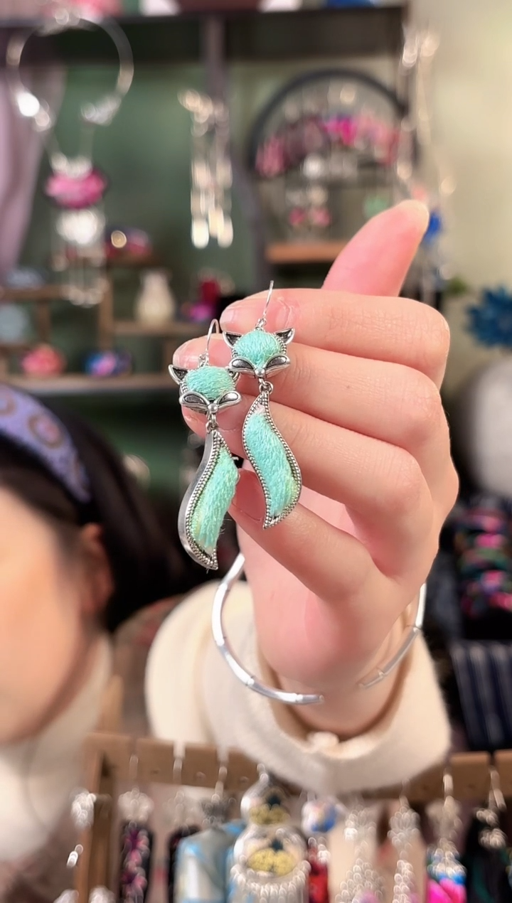 彩云南阁非遗老绣饰品672*