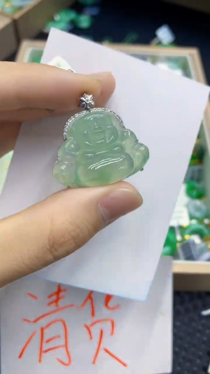 翡翠18K金镶嵌颈饰             1