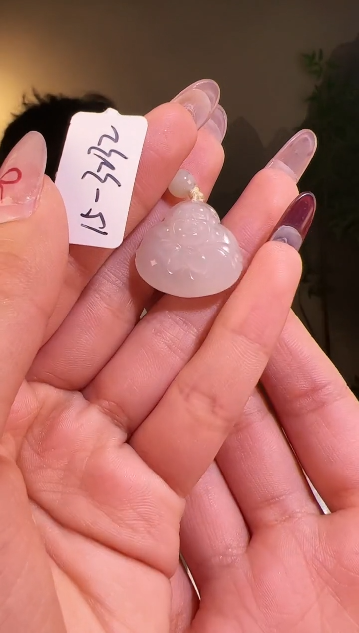 【闪购商品】和田玉颈饰未镶嵌抱抱佛3232