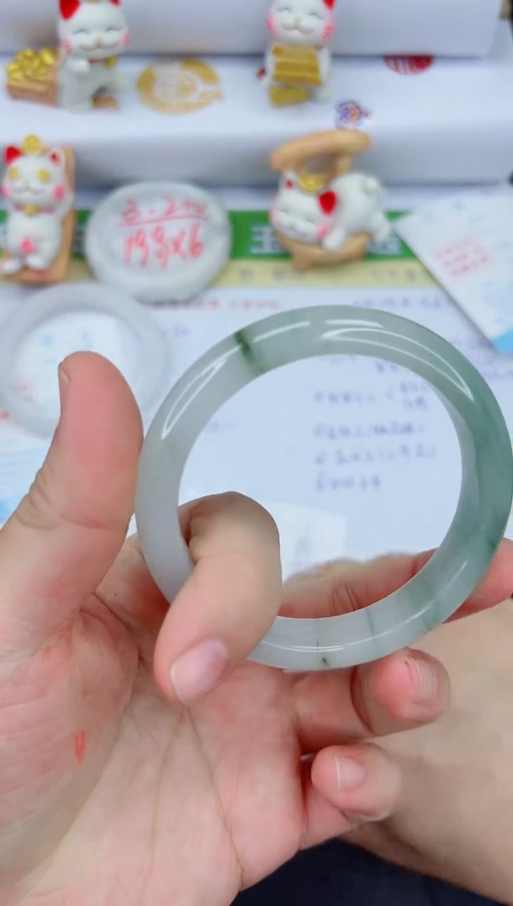 【闪购商品】石英质玉手镯未镶嵌50-58.3