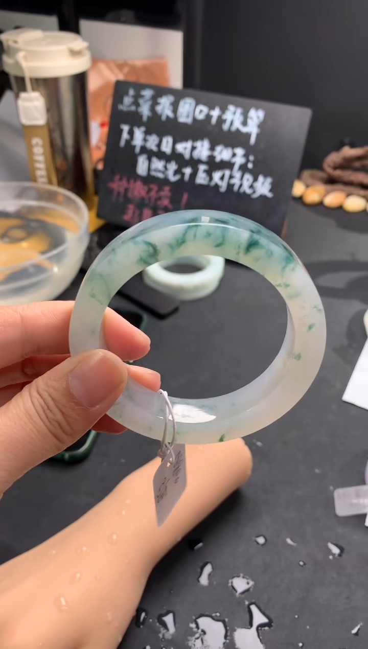 定制翡翠手镯未镶嵌飘花正圈57