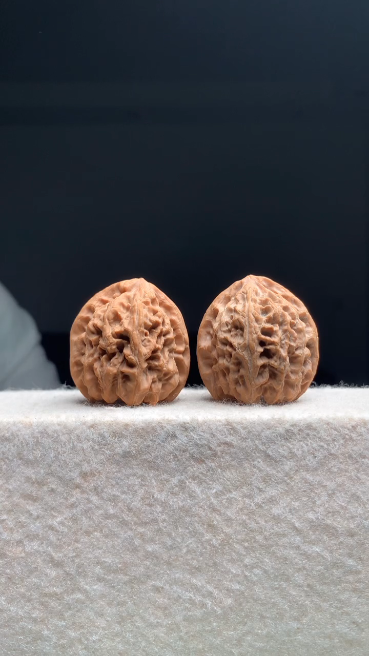 把件文玩核桃大****！40尺紫荆关野牛