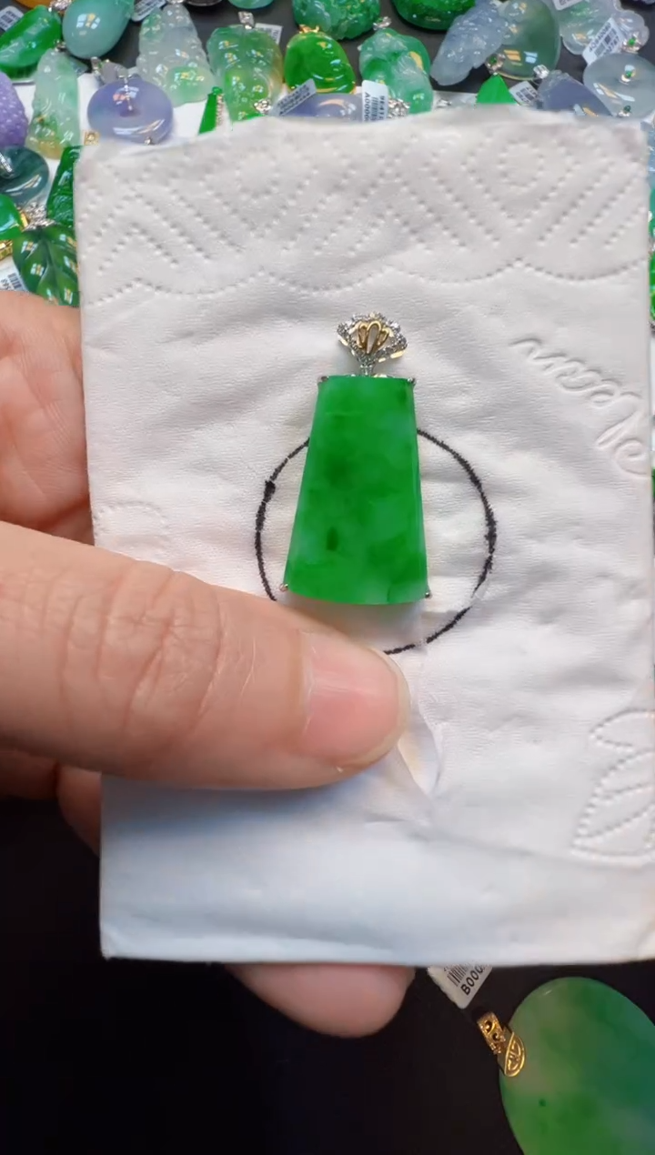 【闪购商品】翡翠吊坠(不含链)18K金镶嵌5800