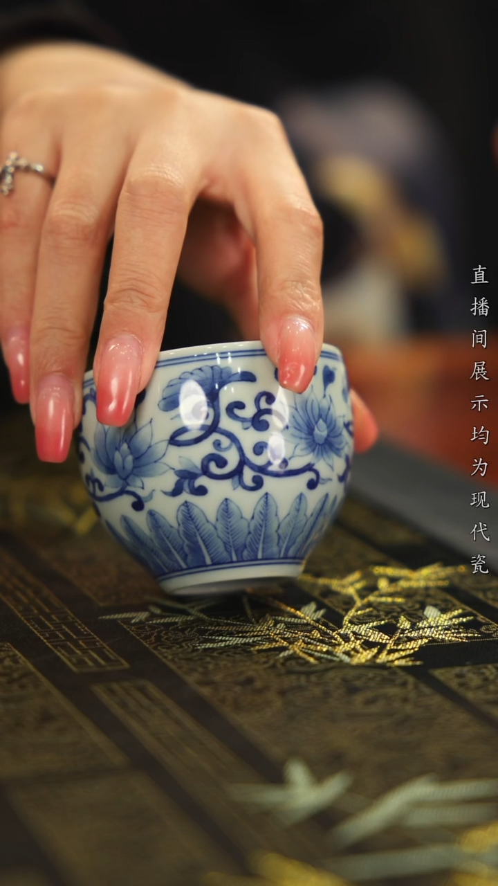 杯子瓷春*柴窑青花缠枝荷花蕉叶纹杯