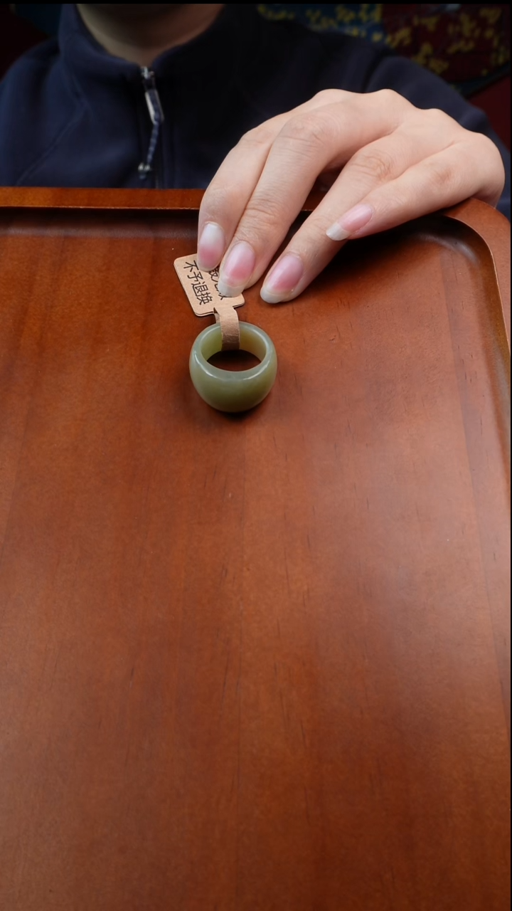 未镶嵌戒指和田玉多*18.4